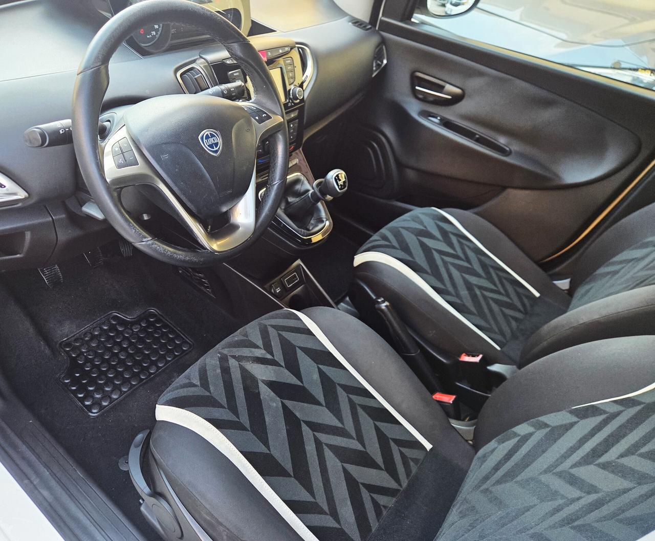 Lancia Ypsilon 1.2 KM 63000 CLIMA AUT. SENSORI CERCHI IN LEGA