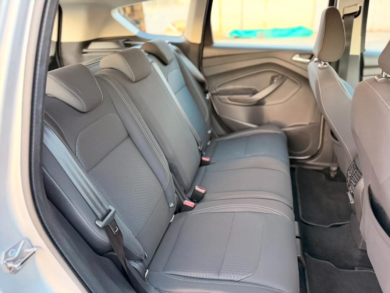 Ford Kuga 1.5 TDCI 120 CV S&S 2WD ST-Line Business