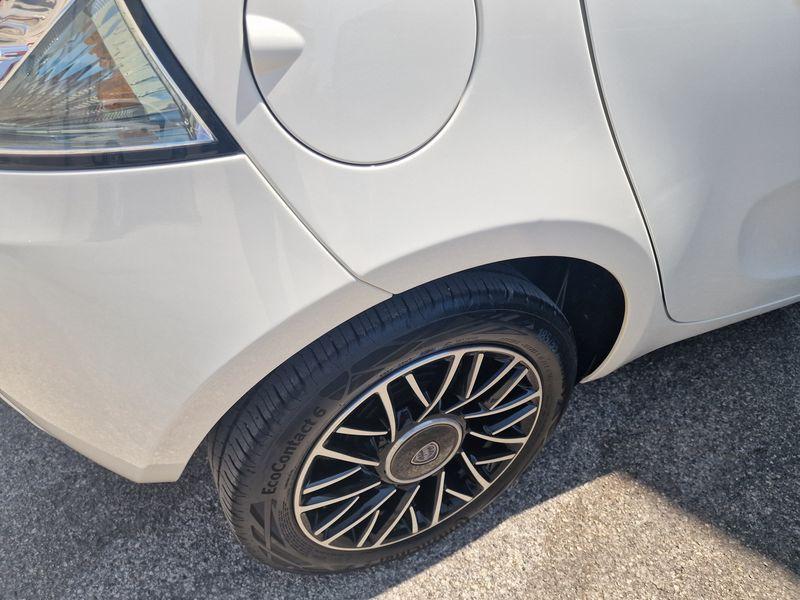 LANCIA Ypsilon 1.0 firefly hybrid Platino s&s 70cv