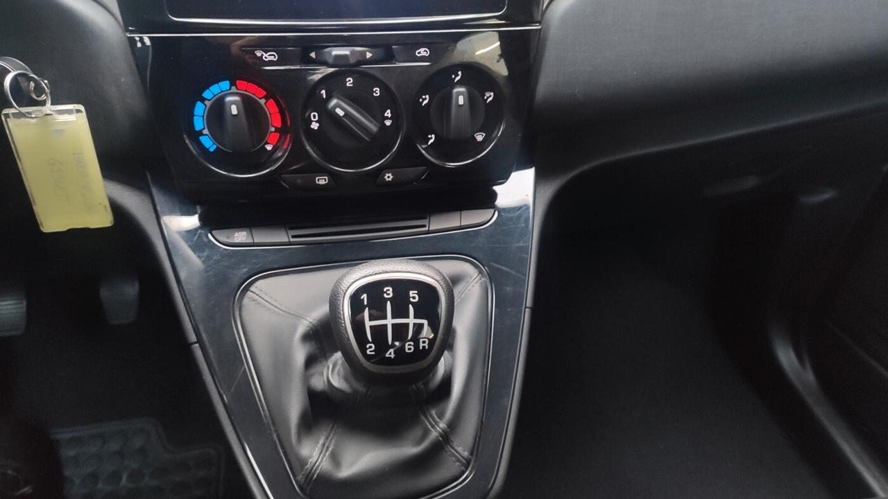 Lancia Ypsilon 1.0 FireFly 5 porte S&S Hybrid Ecochic Gold