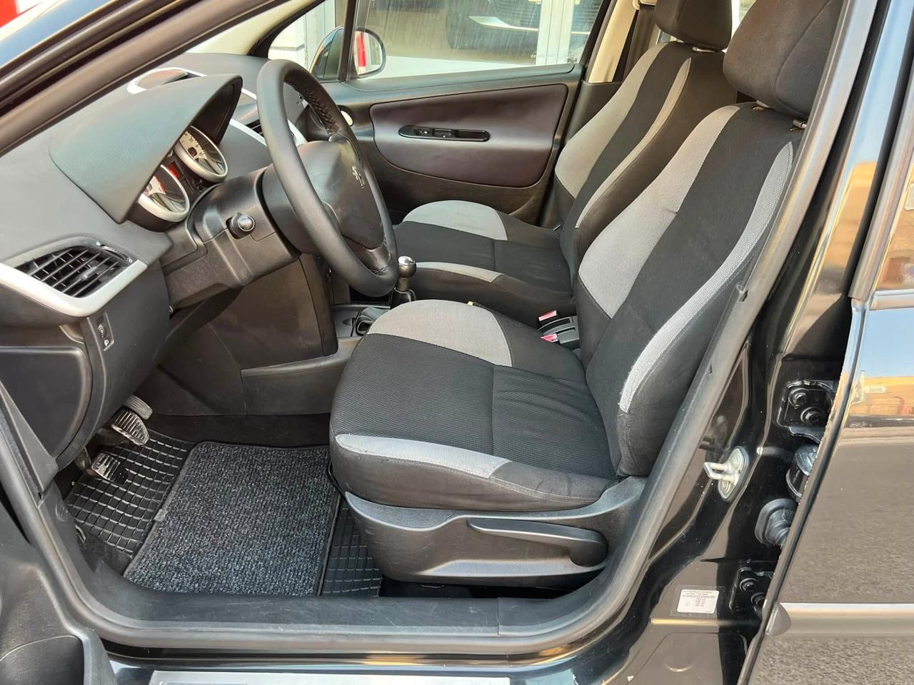 Peugeot 207 1.4 HDi 70CV 5p. ONE Line