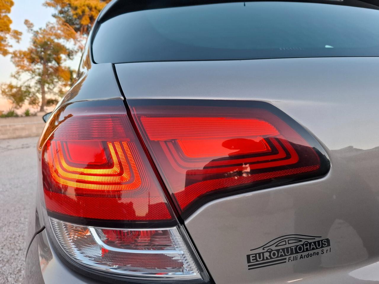 Citroen C4 1.6 HDi 90cv *NAVY-LED-PARK*