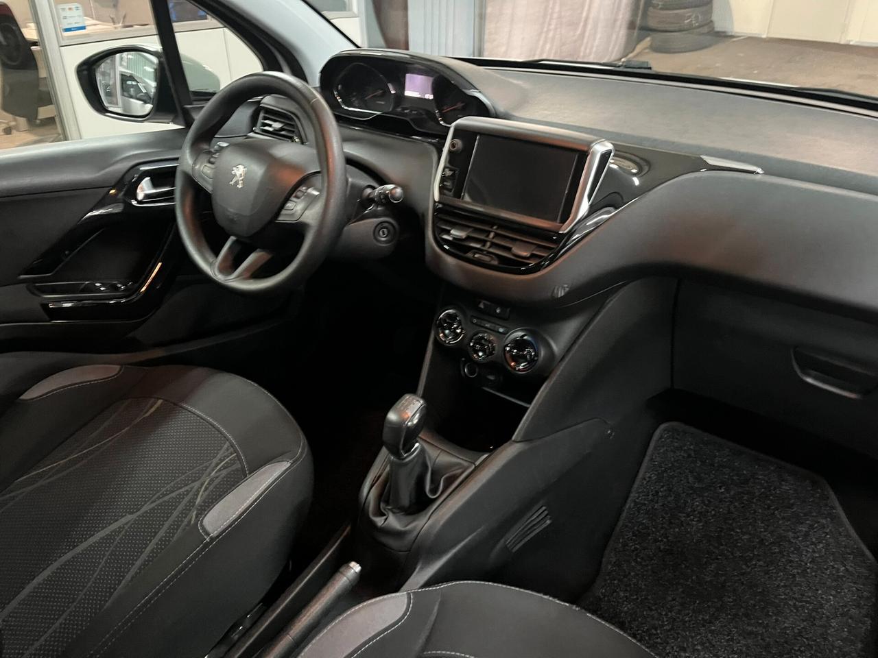 Peugeot 208 1.2 solo 90mila km