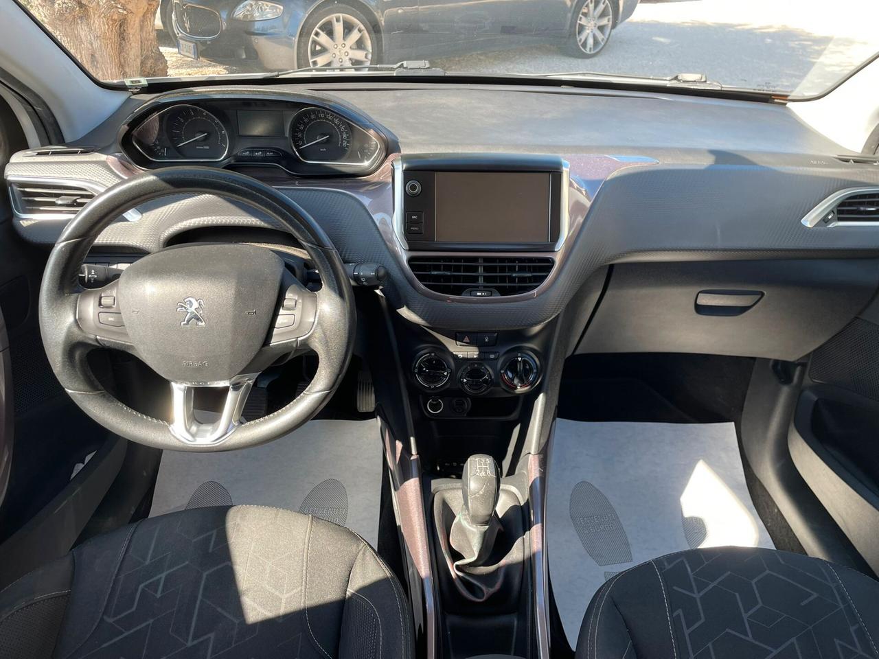 Peugeot 2008 1.2 B - 2015