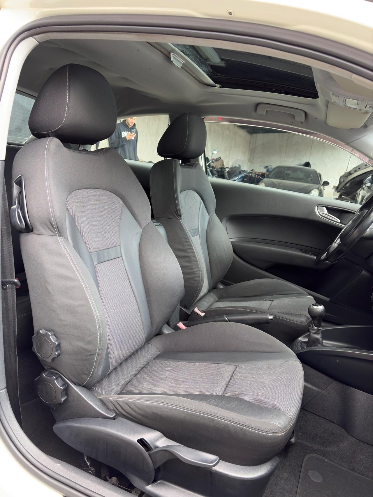 Audi A1 1.6 TDI 90cv TETTO NAVIGATORE