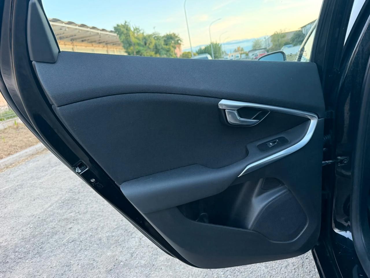 VOLVO V40 2.0 BERLINA DIESEL D2 EURO6B