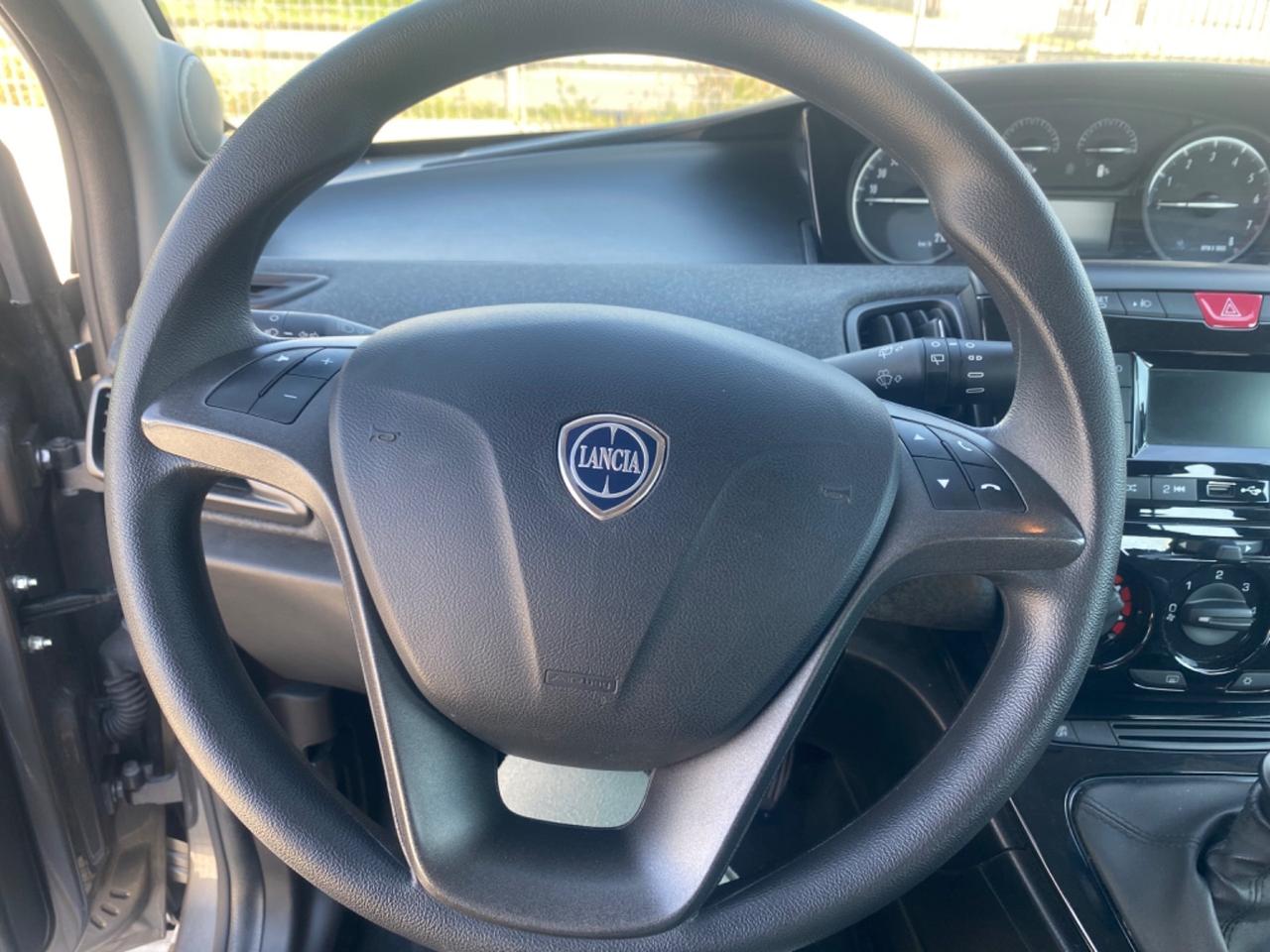 Lancia Ypsilon 1.0 FireFly 5 porte S&S Hybrid Gold