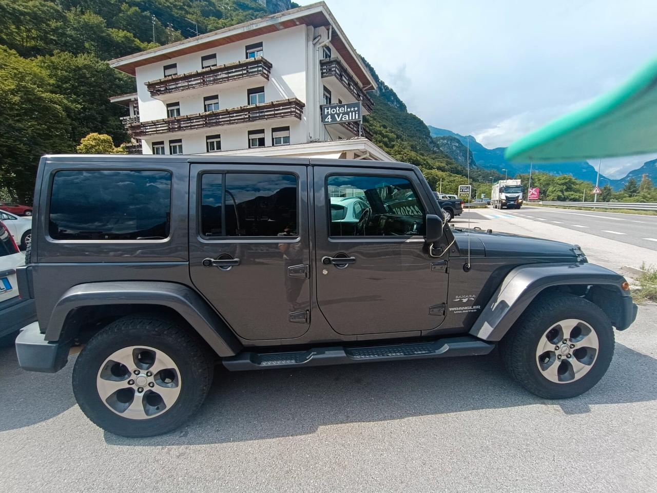Jeep Wrangler Unlimited 2.8 CRD DPF Sahara Auto