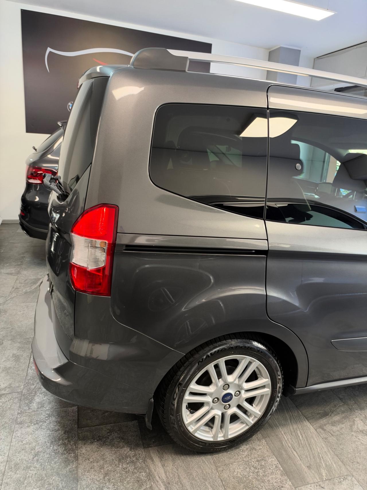 Ford Tourneo Courier 1.5 TDCI 95 CV Titanium