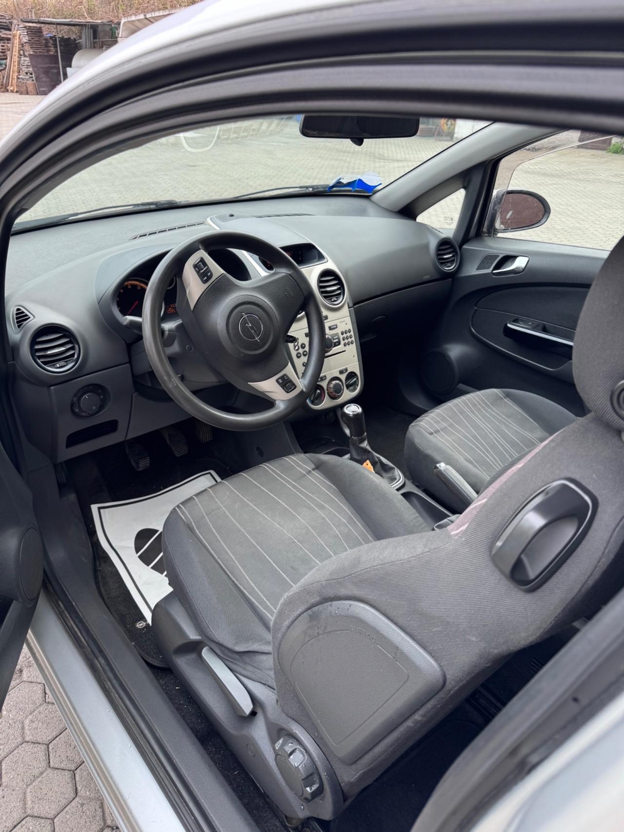 Opel Corsa 1.2 3 porte Sport