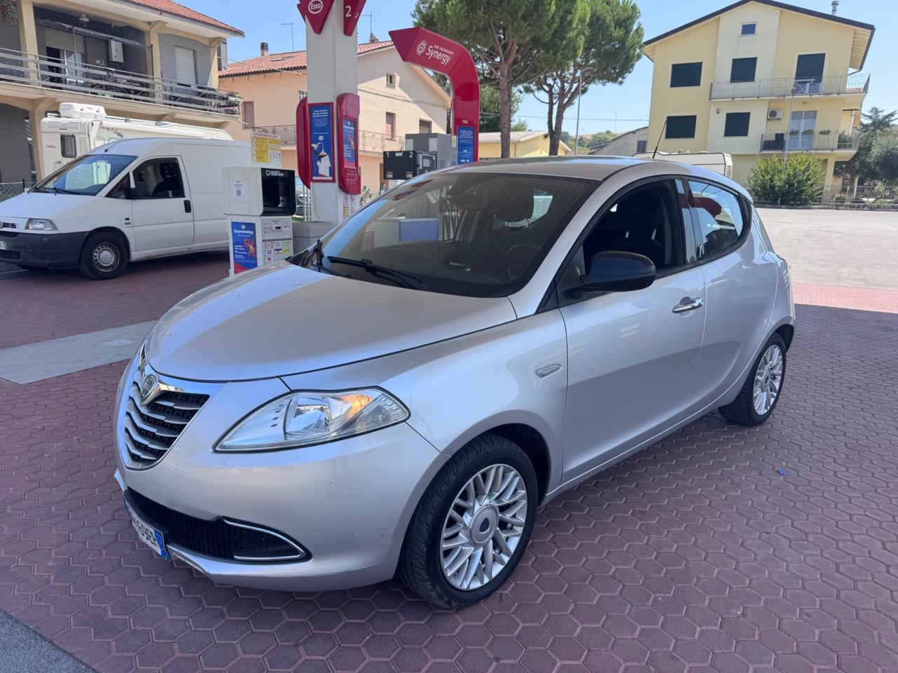 Lancia Ypsilon 1.2 69 CV 5 porte GPL Ecochic Platinum