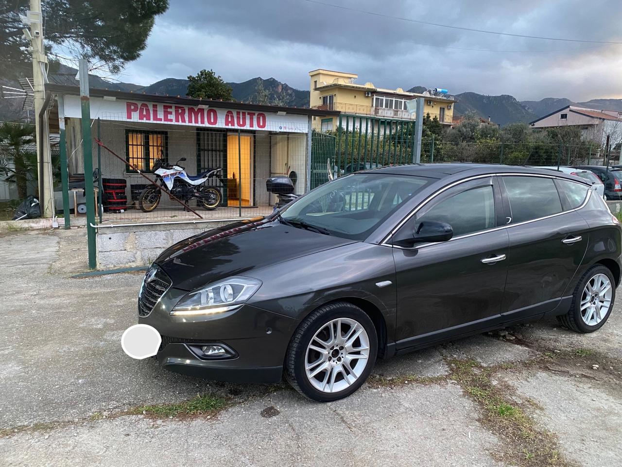 Lancia Delta 1.6 MJT DPF 105 CV Silver