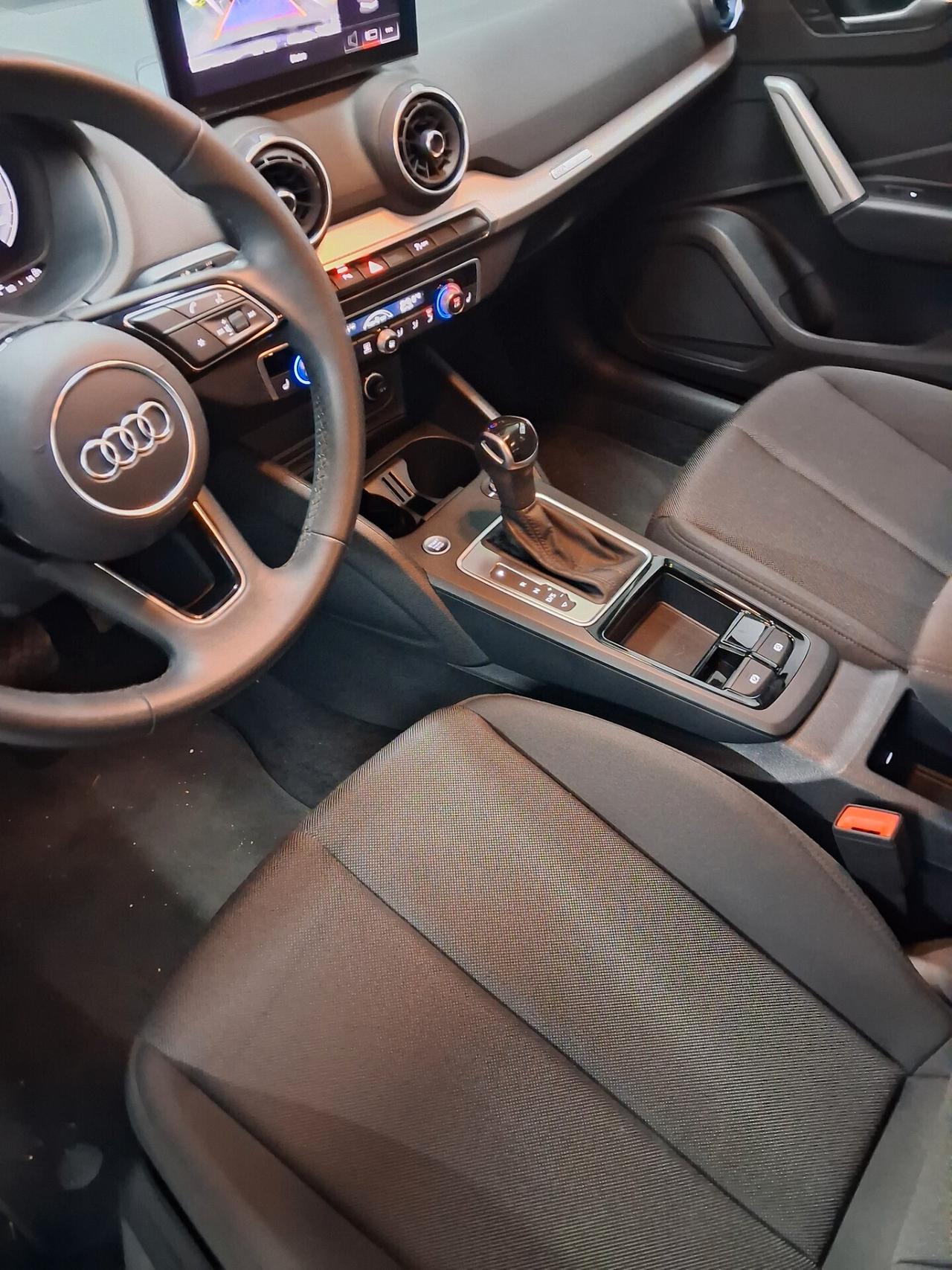 Audi Q2 30 TFSI Business Advanced