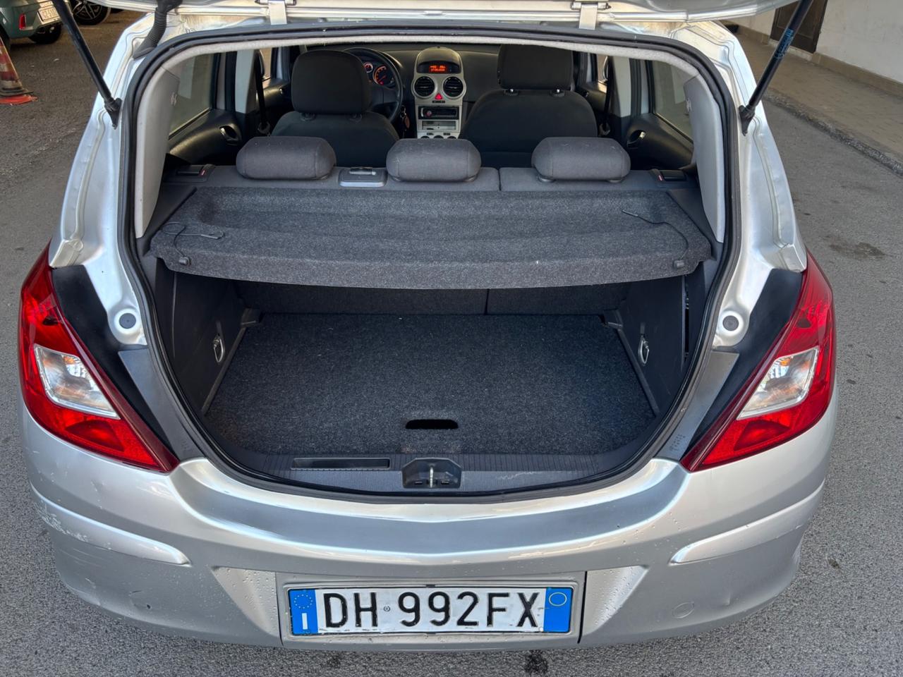 Opel Corsa 1.2 5 porte Cosmo