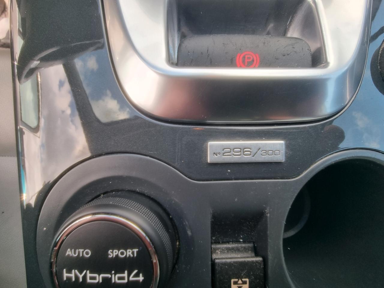 Peugeot 3008 HYbrid4 Outdoor Limitata