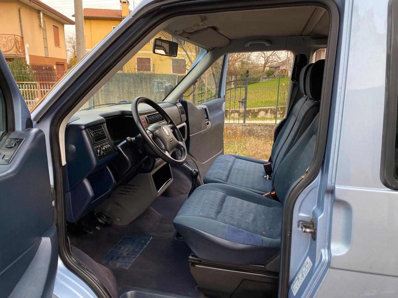 Volkswagen Caravelle 2.5 TDI 6Posti Autocarro