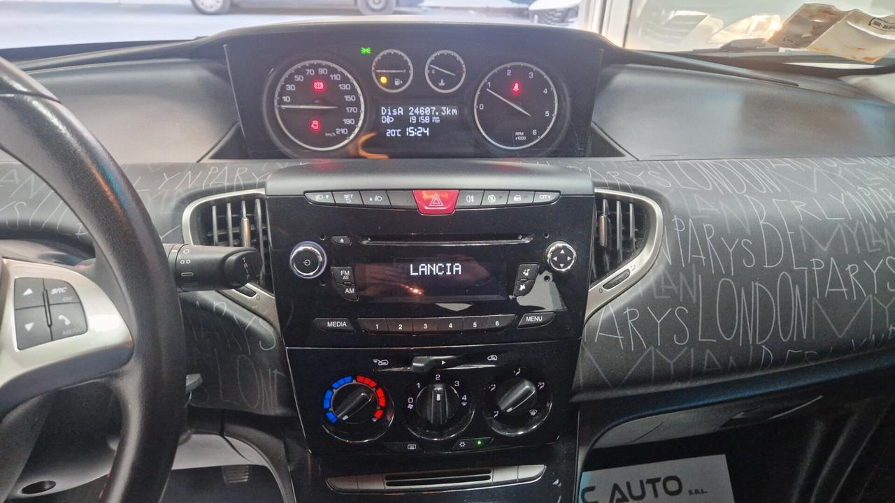Lancia Ypsilon 1.3 MJT bicolor