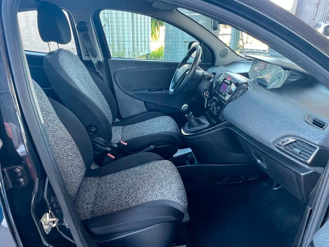 Lancia Ypsilon 1.0 FireFly 5 porte S&S Hybrid Alberta Ferretti