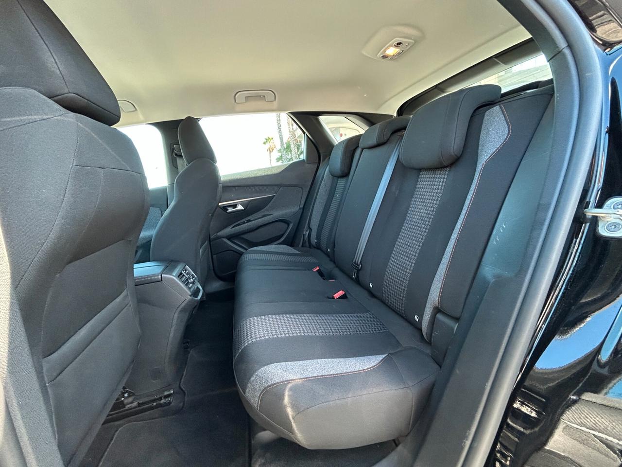 Peugeot 3008 1.5 bluehdi Active Pack