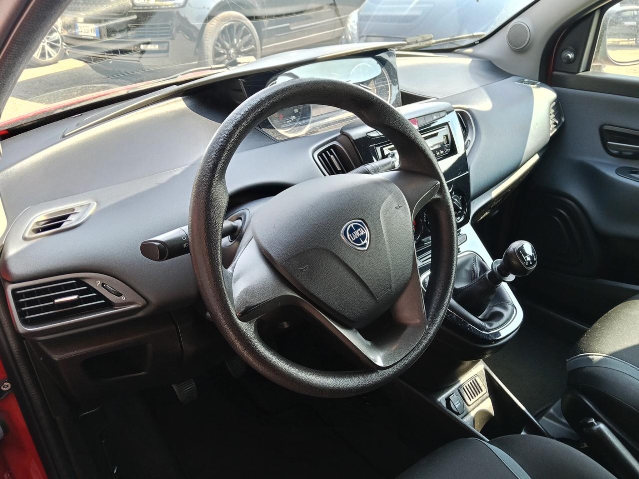 Lancia Ypsilon 1.2 69 CV 5 porte Silver