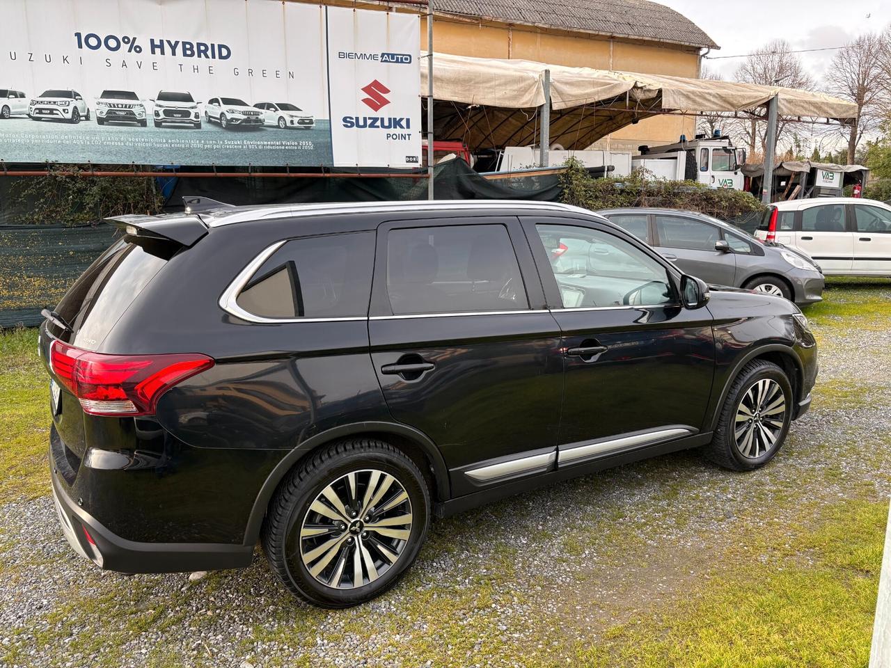 Mitsubishi Outlander 2.0 4WD GPL Bi-fuel CVT Diamond SDA 7 posti