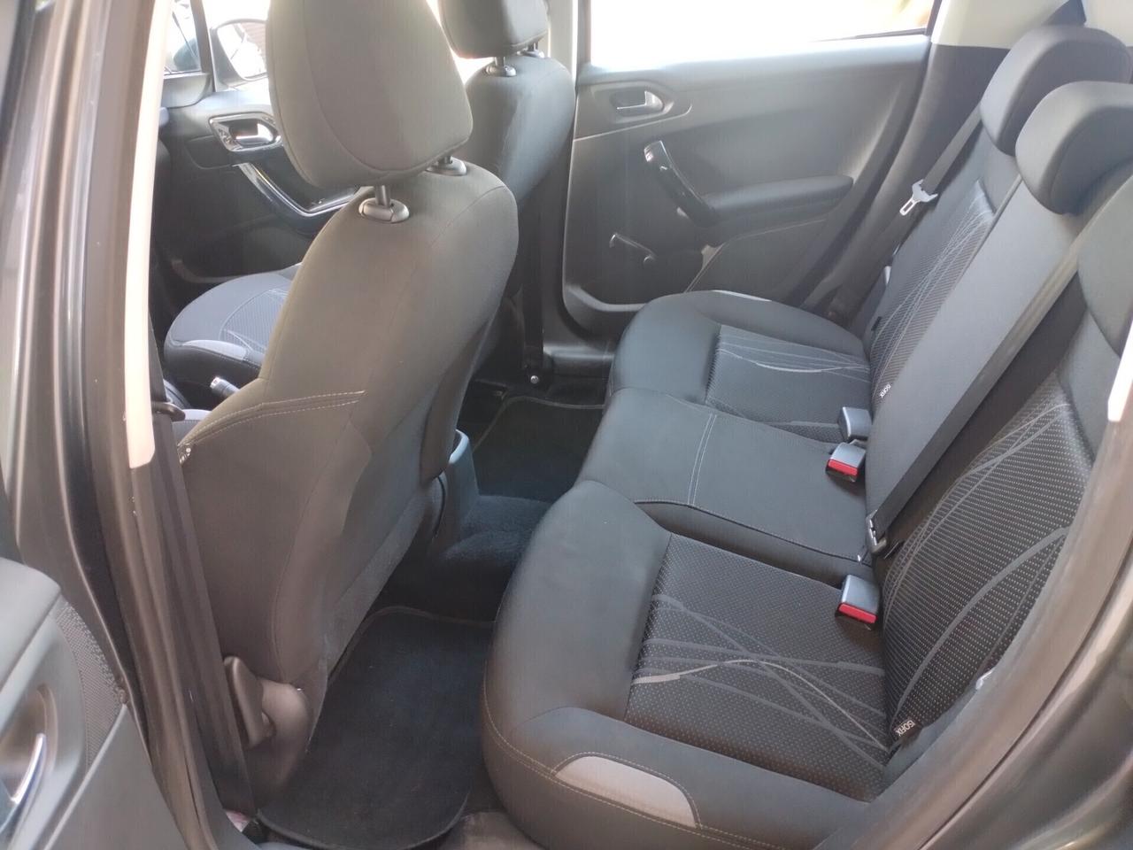 Peugeot 208 1.4 HDi 68 CV 5 porte Allure