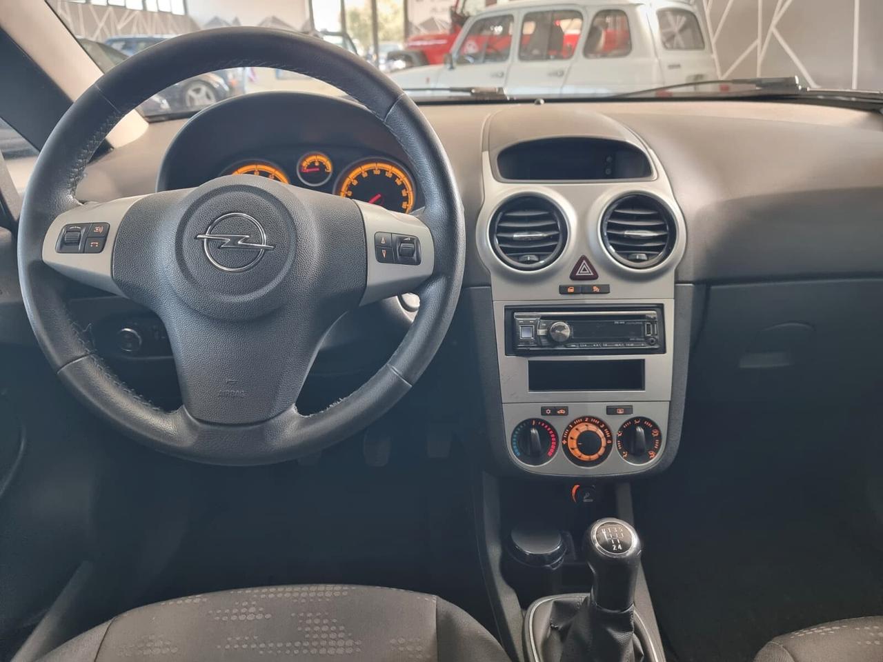 Opel Corsa 1.2 3 porte Club NEOPATENTATI