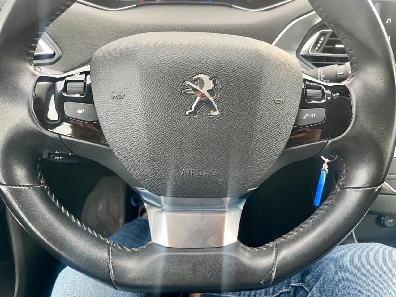 Peugeot 308 BlueHDi 130cv 6m 2021