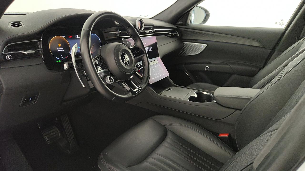 MASERATI Grecale GT Hybrid 300 My23 Nerissimo Package