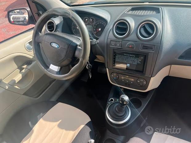 FORD FIESTA GPL AUTOMATICA *ADATTA PER NEOPATENTATI