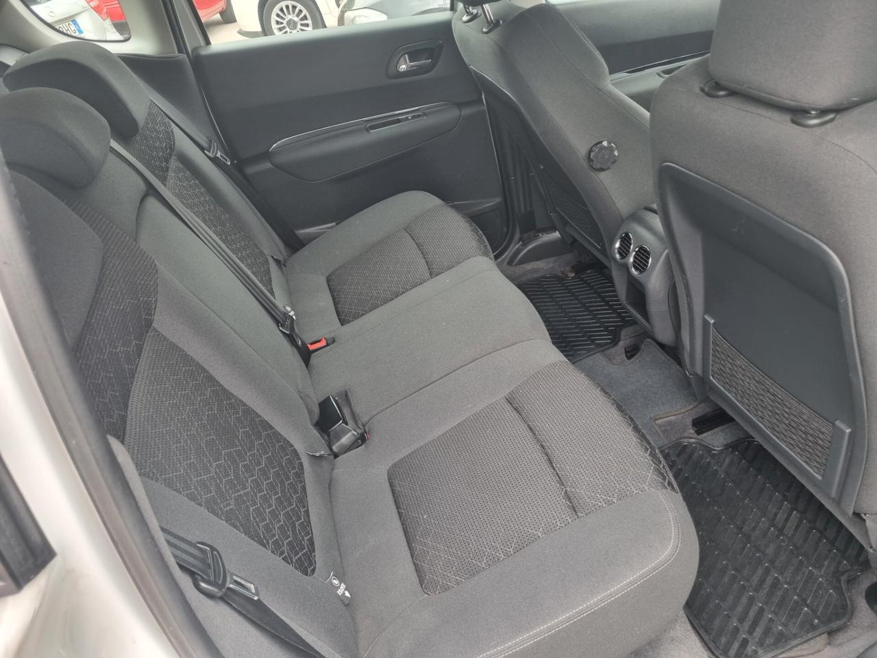 Peugeot 3008 1.6 HDi 115CV Business - 2015