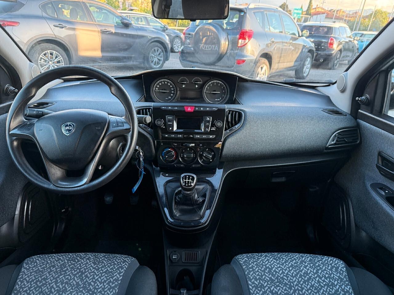 Lancia Ypsilon 1.0 FireFly 5 porte S&S Hybrid Ecochic Silver