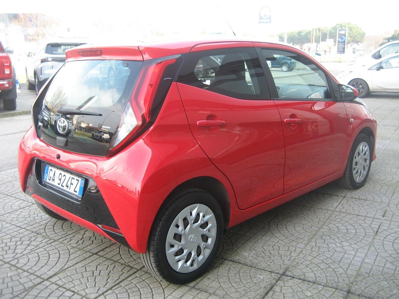 Toyota Aygo Connect 1.0 VVT-i 72 CV 5 porte x-play