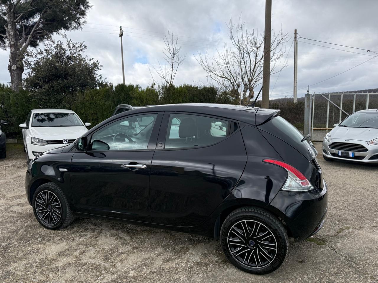 Lancia Ypsilon 1.0 FireFly 5 porte S&S Hybrid Ecochic Gold