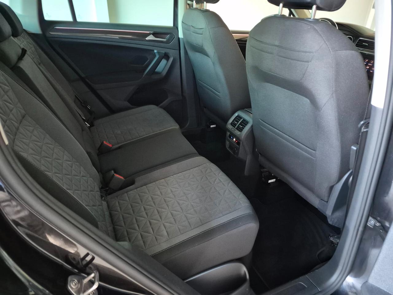 Volkswagen Tiguan 2.0 TDI LIFE 150CV DSG LED APPLE CAR PLAY/ANDROID AUTO ACC AMBIENT LIGHT(30 TONALITÀ) CLIMA 3 ZONE WIRELESS VETRI PRIVACY