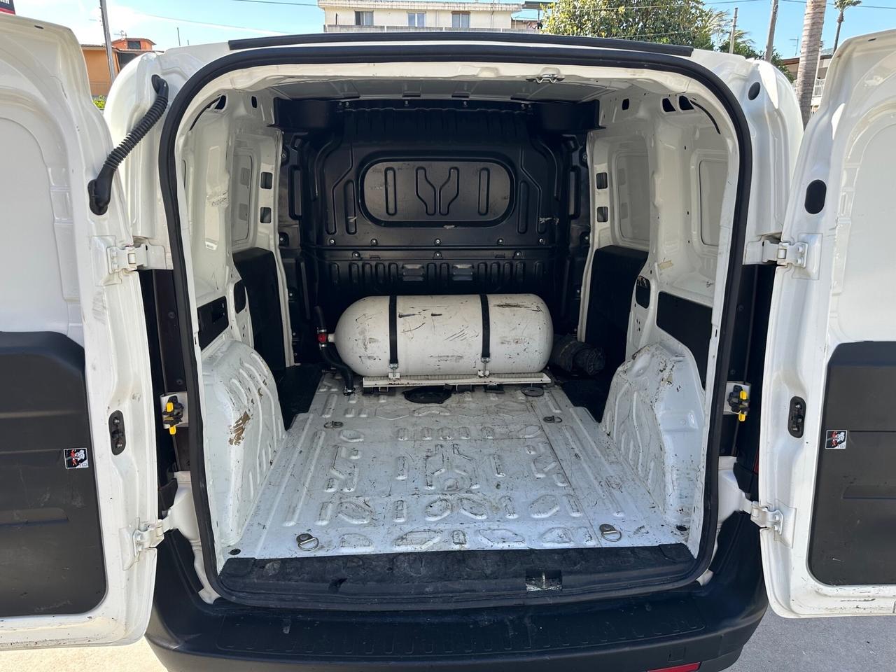 Fiat Doblo Doblò 1.4 T-Jet Natural Power PC-TN Car