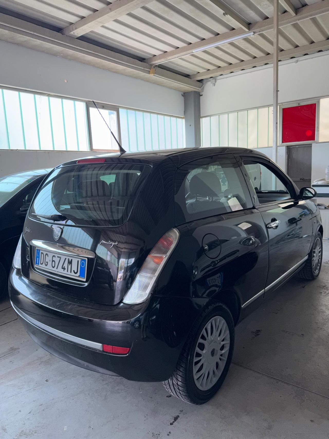 Lancia Ypsilon 1.3 MJT 90 CV Platino