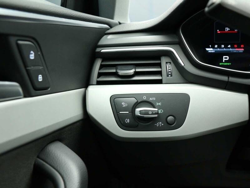 AUDI A4 5ª serie A4 Avant 30 TDI/136 CV S tron...