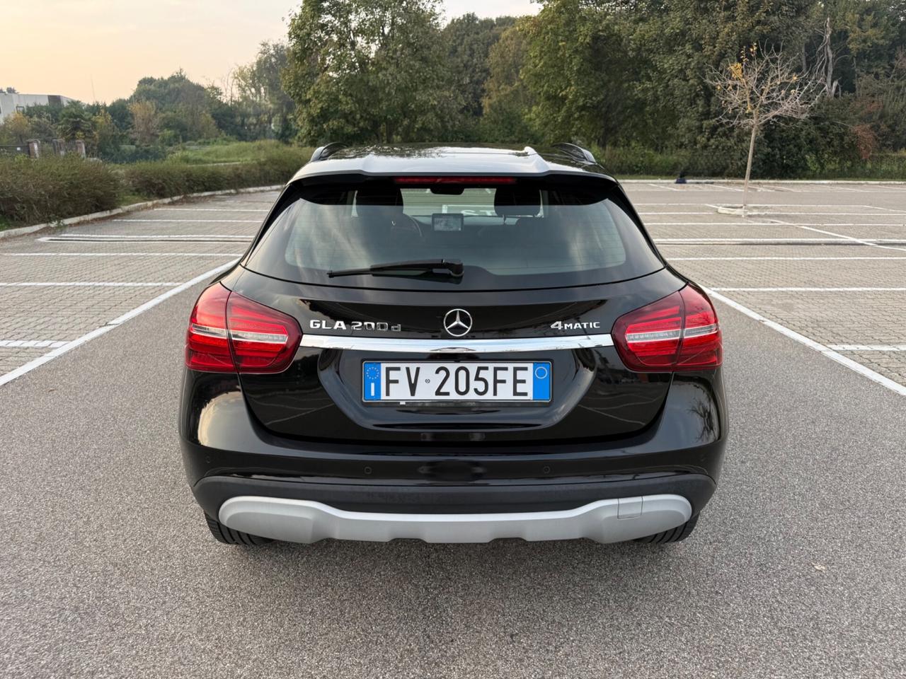 Mercedes-benz GLA 200d Automatic 4Matic Premium*Led*Full