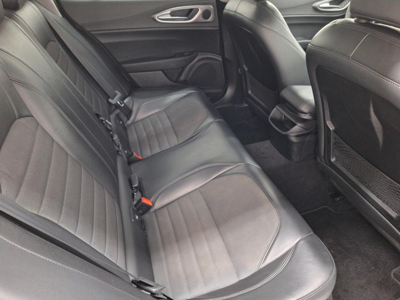 Alfa Romeo Giulia 2.2 180cv MT6 Business Sport