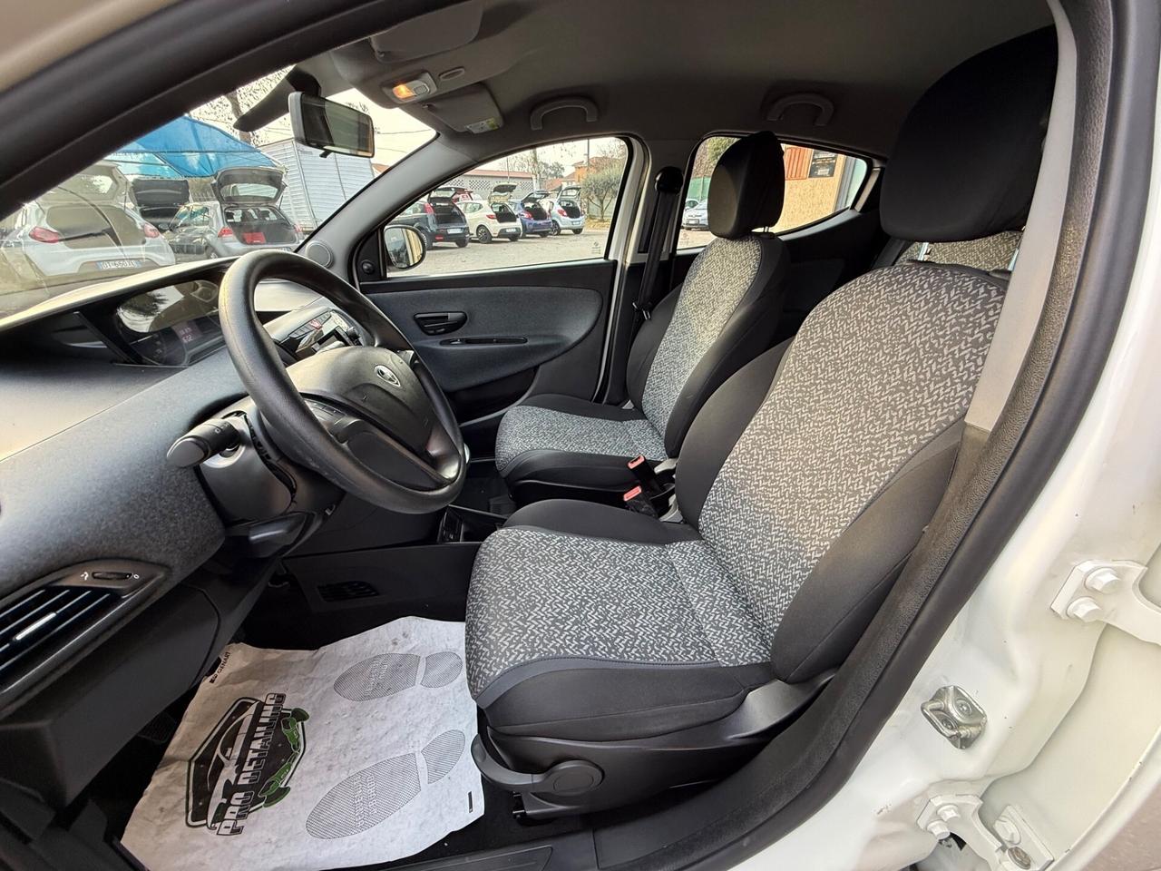 Lancia Ypsilon 1.2 69 CV 5 porte GPL-Neopatentati