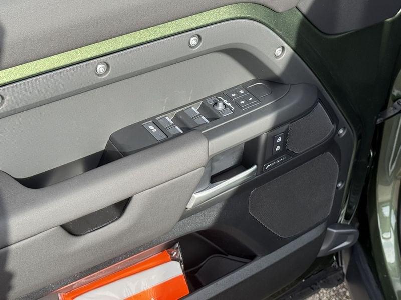 Land Rover Defender D250 AWD Auto 110 X-Dynamic SE