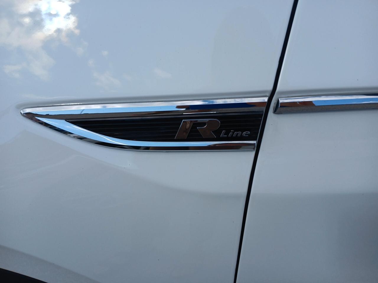 Volkswagen T-CROSS 1.0 TSI 110 CV DSG R-LINE