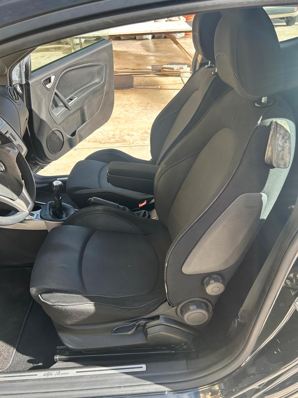 Alfa Romeo MiTo 1.3 MJT Distinctive 2011