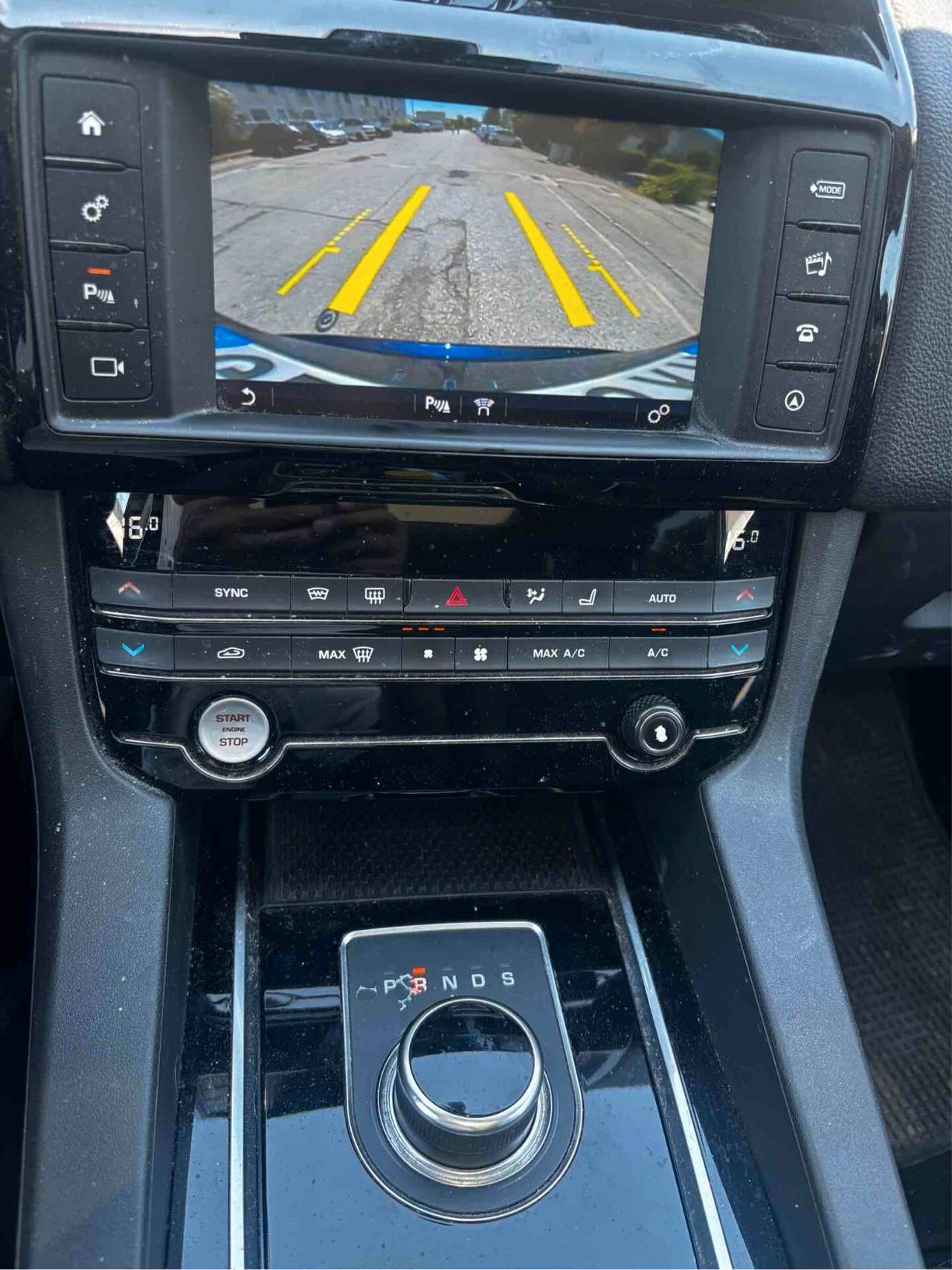 Jaguar F-Pace 2.0 D 180 CV AWD Prestige