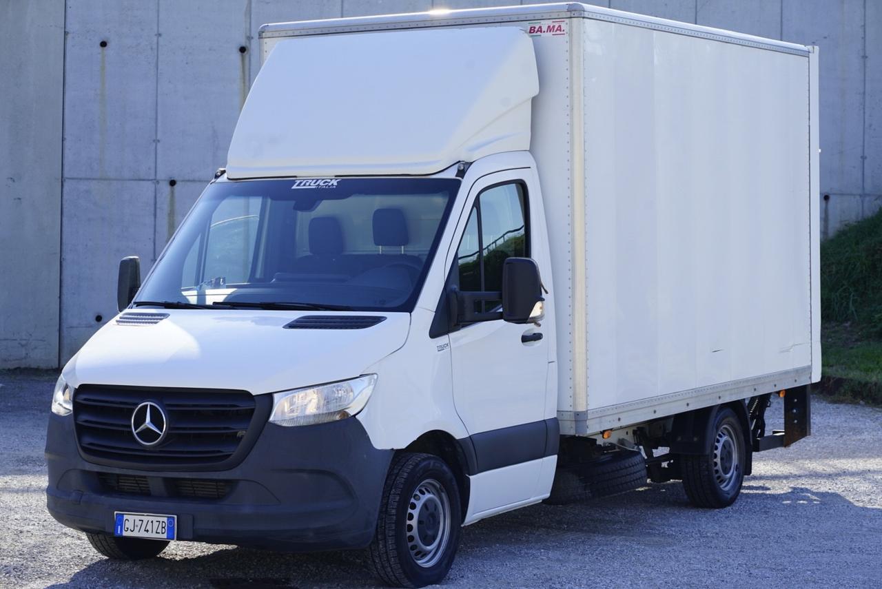 Mercedes Benz 311 Tra Ant con Sponda