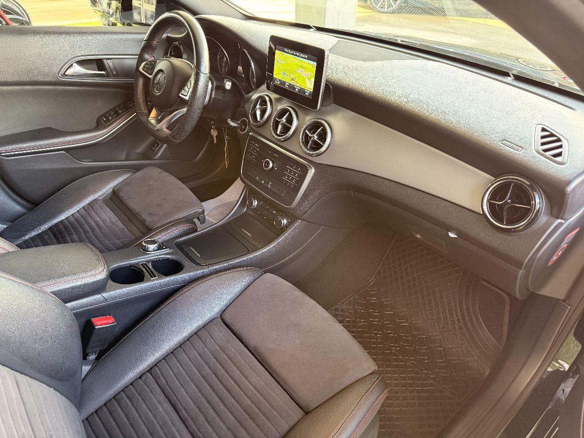 MERCEDES - Classe CLA 200 d Premium Dark Night auto