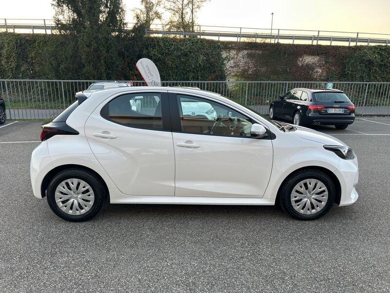 Toyota Yaris Yaris 1.0 5 porte Active IVA ESPOSTA COMPRESA GARANZIA FINO AL 2033