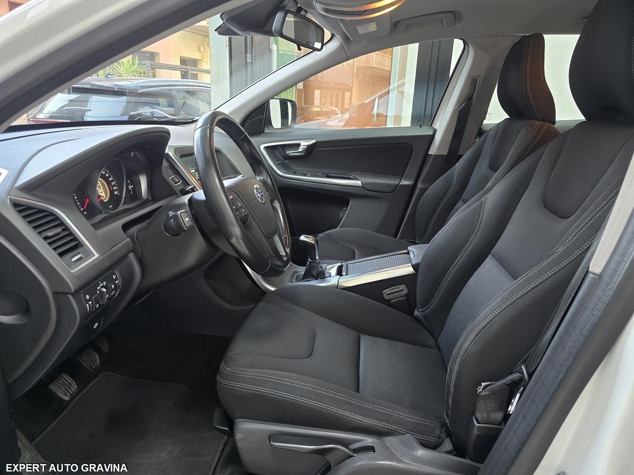 VOLVO XC60 2015 CAMBIO MANUALE 2.0 181cv PARI NUOV