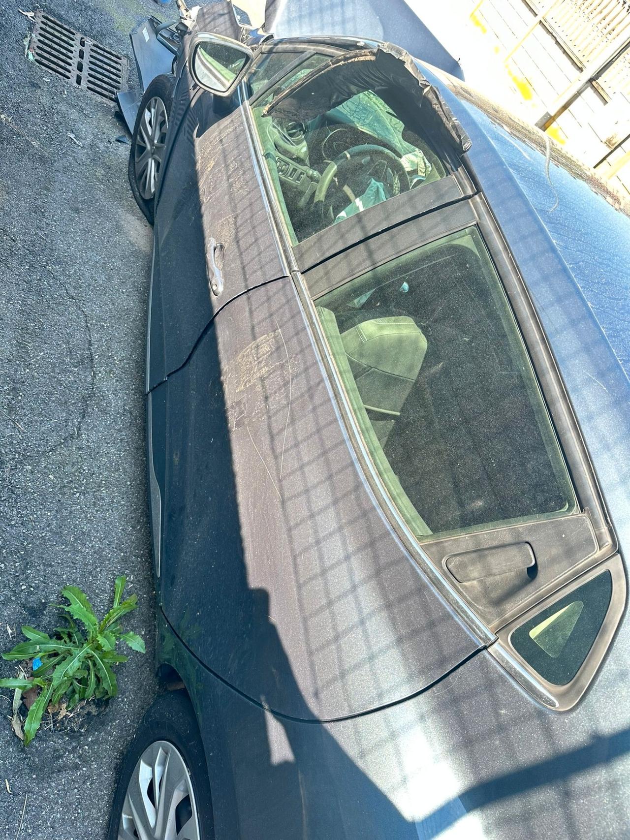 Renault Clio 1.2 75CV incidentata per ricambi